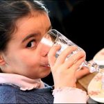 Είναι φυσιολογικό να πεινάει συνέχεια το παιδί μου;