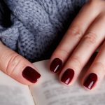 Ένας εντελώς διαφορετικός τρόπος για να ξεβάψετε τα νύχια σας γρήγορα!