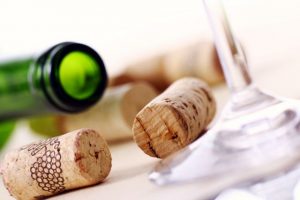 Ο πιο εύκολος τρόπος για να ξανακλείσετε ένα μπουκάλι κρασί