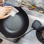 Τι δεν πρέπει να κάνετε όταν το τηγάνι είναι ζεστό