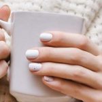 Για να κρατήσει το βερνίκι νυχιών …