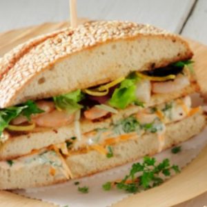 Νηστίσιμο σάντουιτς με ψητά λαχανικά και γαρίδες
