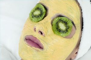 Φυσική μάσκα ομορφιάς με βούτυρο, φρούτα και λαχανικά