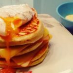 Pancakes  βρώμης με  αυγό, τυρί  και γαλοπούλα