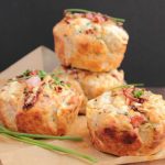 Muffin  με λουκάνικα Φρανκφούρτης, τυριά και λαχανικά