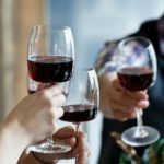 Πώς συνδέεται το κόκκινο κρασί με την υγεία του εντέρου