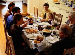 Τα οφέλη του οικογενειακού τραπεζιού στην υγεία μας