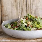 Εναλλακτική σαλάτα Caesar’s με φρούτα