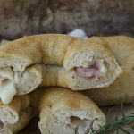 Κουλούρι με γαλοπούλα και gouda