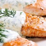 Φιλέτο ψαριού με dressing γιαουρτιού