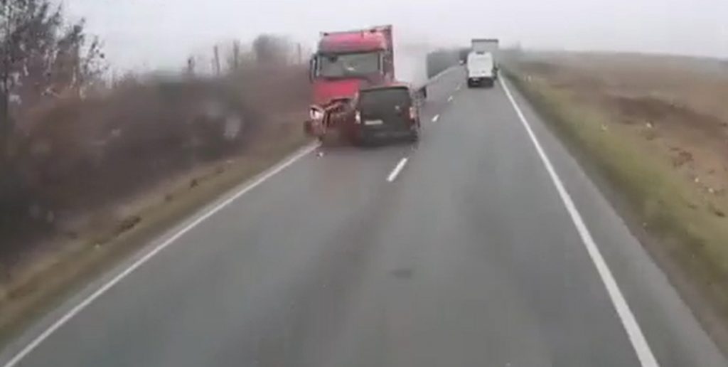 Φοβερό θανατηφόρο με οπαδούς του ΠΑΟΚ: Τι εικάζουν ότι συνέβη λίγα δευτερόλεπτα πριν – Δεν πάτησε φρένο ο οδηγός του μοιραίου βαν (τρομακτικό βίντεο)