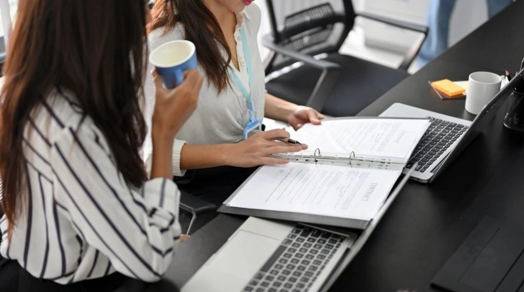 Νέο πρόγραμμα ΔΥΠΑ για 10.000 άνεργες μητέρες με μισθό έως 1.004 ευρώ, επιδοτείται και η μερική απασχόληση