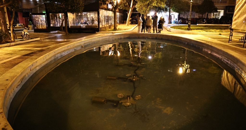 Επί 40 λεπτά έδιναν μάχη οι γιατροί να επαναφέρουν το 2,5 ετών κοριτσάκι που έπεσε σε σιντριβάνι