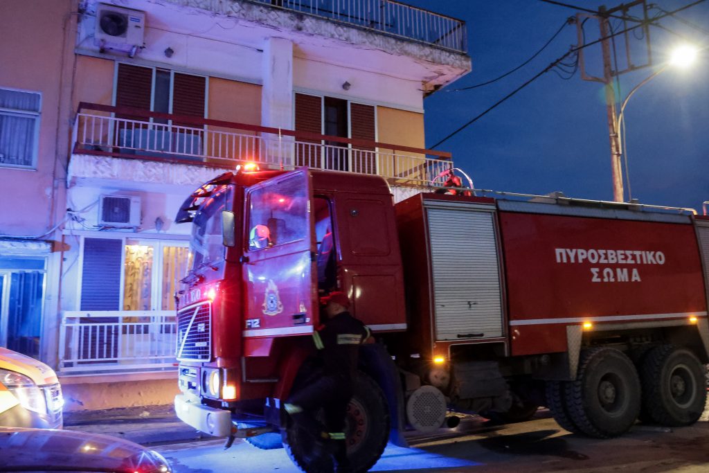 Τραγωδία στη Λαμία: Γυναίκα ανασύρθηκε νεκρή μετά από φωτιά στο σπίτι της