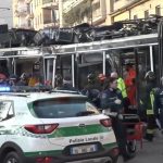 Τρόμος στην Ιταλία: Εκτροχιάστηκε τραμ στο Μιλάνο – Τουλάχιστον ένας νεκρός και πολλοί τραυματίες (εικόνες & βίντεο)