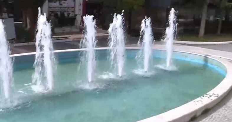 Συγκλονίζει ο άνδρας που έσωσε το κopιτσάκι που έπεσε στο σιντριβάνι στην Καλλιθέα