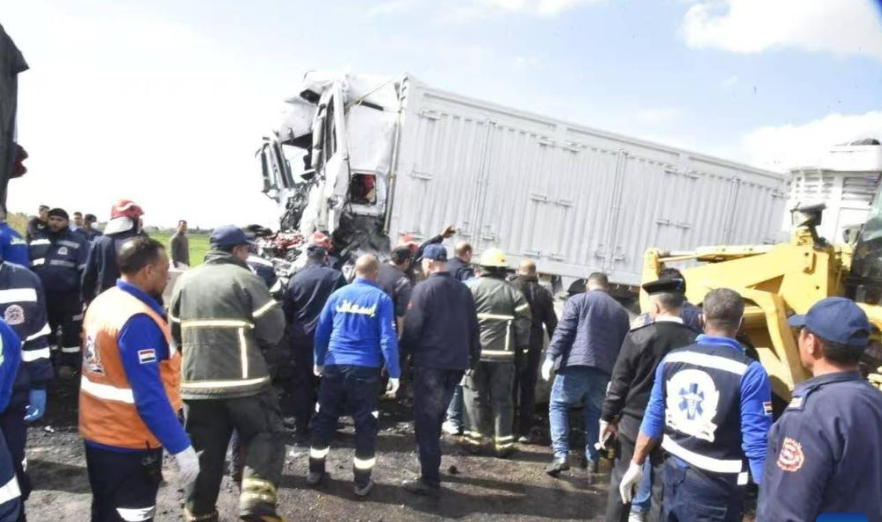 Φρικτό τροχαίο στην Αίγυπτο: 18 νεκροί από σύγκρουση λεωφορείου