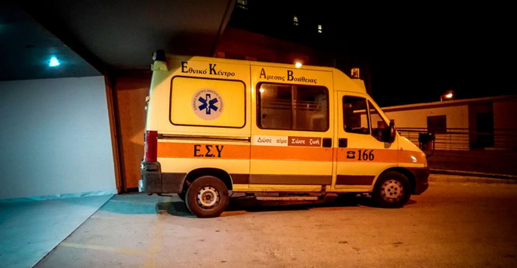 Οικογενειακή τραγωδία στην Ελευσίνα κατά τη στάθμευση αυτοκινήτου: Πάτησε κατά λάθος το γκάζι και σκότωσε την 71χρονη μητέρα της μπροστά στα εγγόνια της