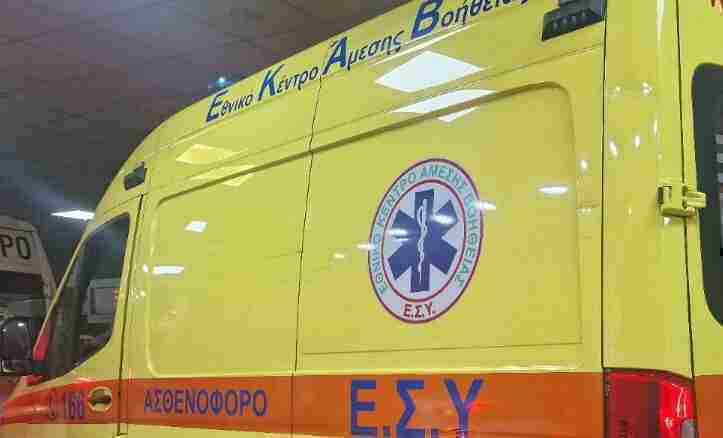 Χωρίς τις αισθήσεις του έβγαλαν κopιτσάκι 2 ετών από σιντριβάνι στην Καλλιθέα, μεταφέρθηκε στο νοσοκομείο