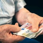 Συντάξεις Μαρτίου: H Καθαρά Δευτέρα φέρνει… πρόωρες πληρωμές – Ποιοι συνταξιούχοι θα δουν χρήματα πριν το τριήμερο