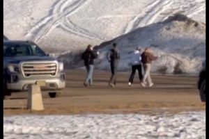 Μακελειό στον Καναδά: Βίντεο με τις πρώτες στιγμές μετά την επίθεση με 10 νεκρούς σε σχολείο – Μαθητές τρέχουν έξω