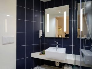 Πώς να αφαιρέσετε τη μαυρίλα ανάμεσα στα πλακάκια στο μπάνιο – Το κόλπο που ξέρουν λίγοι