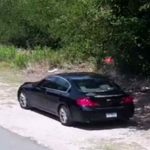 Σοκ Αυτός ο άντρας σταματάει στον δρόμο και κάνει κάτι περίεργο – Όταν αντιλαμβάνεται την κρυφή κάμερα δεν θα πιστέψετε την αντίδρασή του