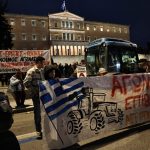 Οι αγρότες δηλώνουν ότι θα διανυκτερεύσουν στο Σύνταγμα τα τρακτέρ – «Συνεχίζουμε τον αγώνα μέχρι τέλους»