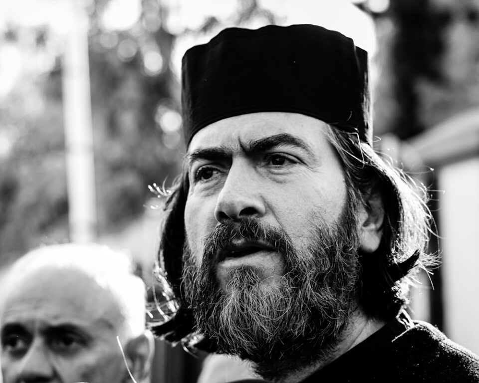 Πατέρας Αντώνιος: Αδυνατώ να καταβάλλω την εγγύηση των 60.000 ευρώ, ελπίζω στην βοήθειά των συνανθρώπων μου