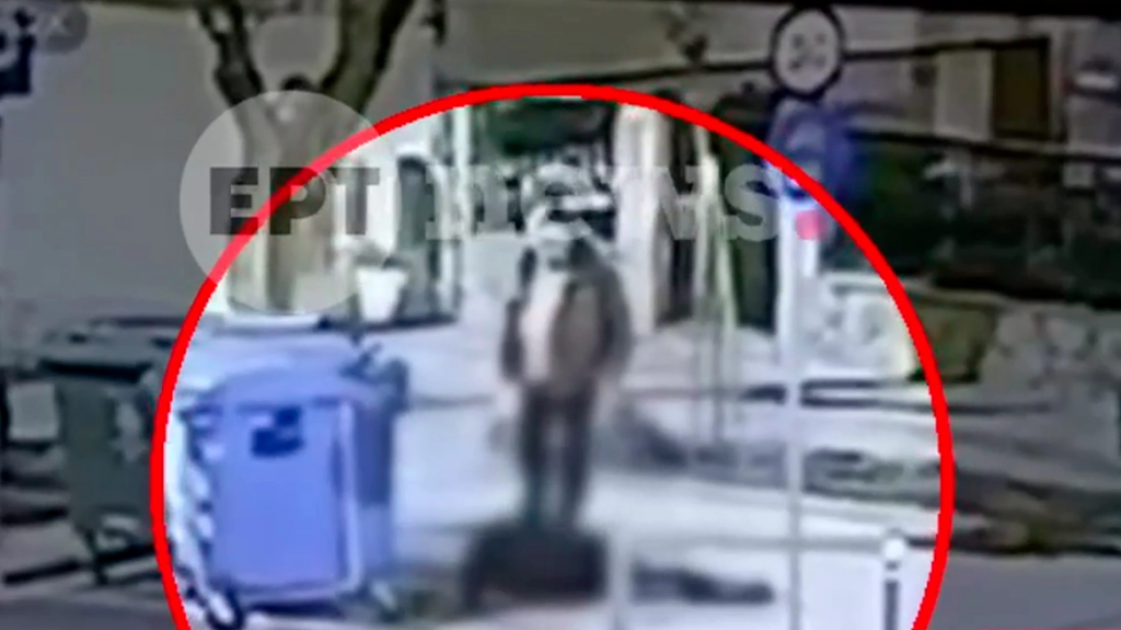 Συγκλονιστικό βίντεο ντοκουμέντο: Η στιγμή που ο 20χρονος καταρρέει αιμόφυρτος στη Θεσσαλονίκη – Τον κυνήγησαν και τον μαχαίρωσαν στην πλάτη – Το χρονικό της επίθεσης