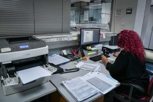 Τα νέα έντυπα της εφορίας: Πώς υποβάλουν φορολογική δήλωση σύζυγοι, ανήλικοι, κληρονόμοι.