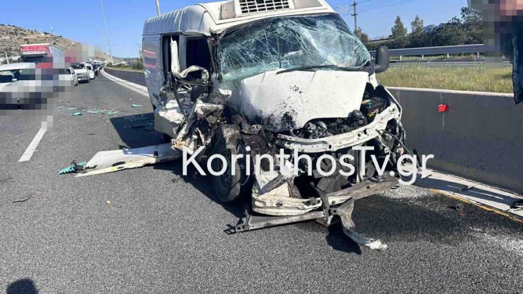 Δύο τραυματίες από καραμπόλα τριών οχημάτων στην Αθηνών – Κορίνθου