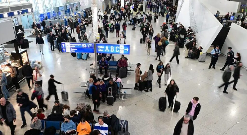 Έφτασε στο Ελ. Βενιζέλος το πρώτο από τα δύο αεροσκάφη με Έλληνες από το Ντουμπάι