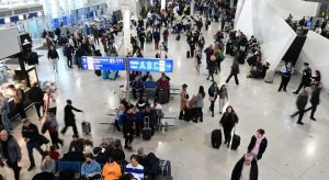 Έφτασε στο Ελ. Βενιζέλος το πρώτο από τα δύο αεροσκάφη με Έλληνες από το Ντουμπάι