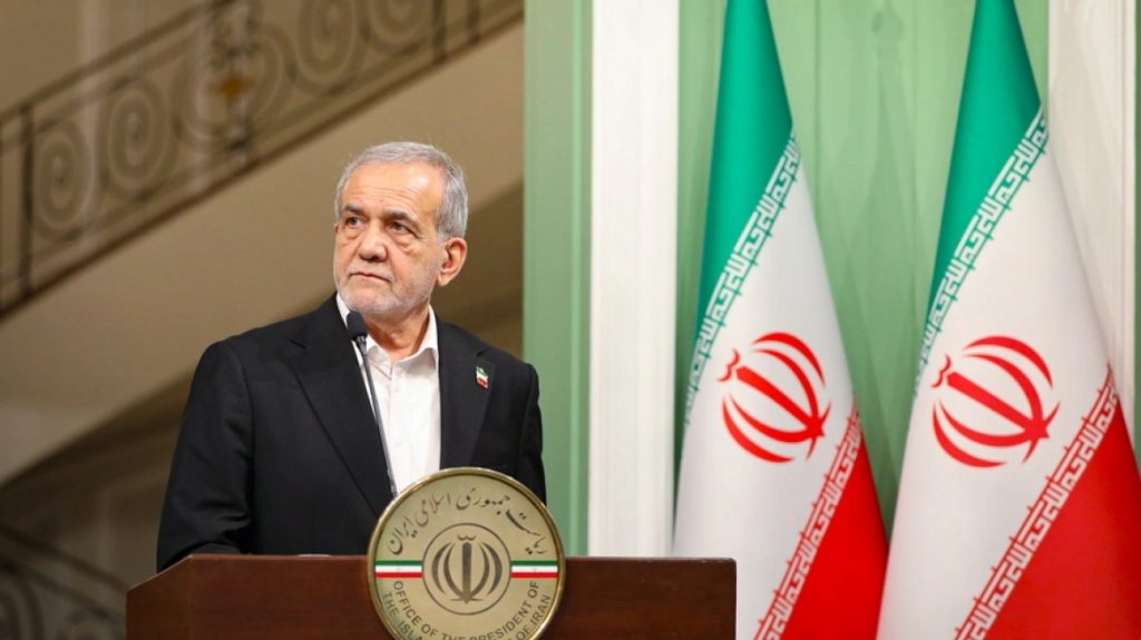 Πρόεδρος του Ιράν: Τα Στενά του Ορμούζ είναι ανοιχτά σε όλους, πλην εκείνων που παραβιάζουν το έδαφός μας