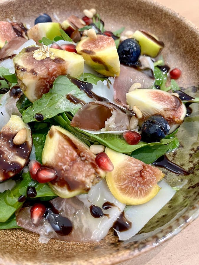 Σαλάτα με Ρόκα και Ρόδι: Μια Υγιεινή Επιλογή