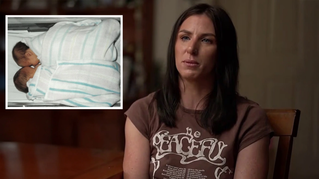 Απίστευτη αποκάλυψη έπειτα από τεστ DNA: Δίδυμες Αυστραλές έμαθαν ότι έχουν άλλους βιολογικούς γονείς λόγω λάθους στην εξωσωματική