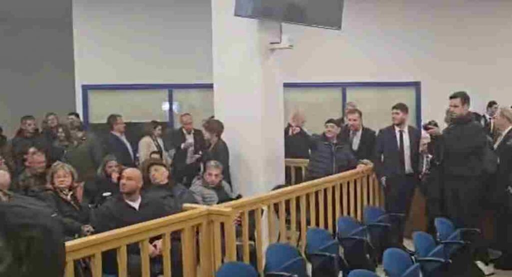 Φλωρίδης για δίκη Τεμπών: Αν κάποιος μου βρει στην Ευρώπη μεγαλύτερη αίθουσα να μου το πει