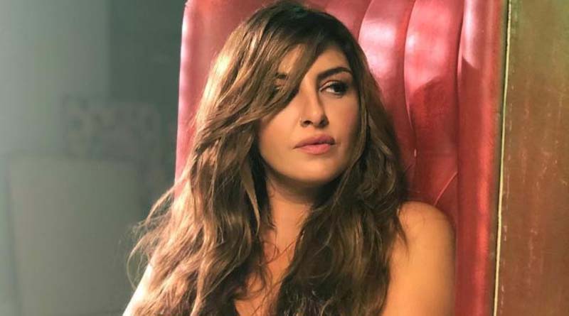 Ξανά στο νοσοκομείο η Έλενα Παπαρίζου – Τα νεότερα για την υγεία της