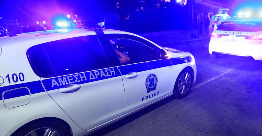 Ελλάδα – Άνδρας έξω από τη ΓΑΔΑ απειλεί ότι έχει εκρηκτικά