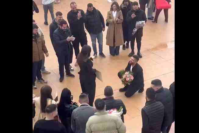 Ξεχωριστή στιγμή στο Ρέθυμνο: Πρόταση γάμου με το πτυχίο στο χέρι (Βίντεο)