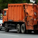 Θεσσαλονίκη: Άστεγος άνδρας κοιμόταν μέσα σε κάδο σκουπιδιών και κατέληξε στην πρέσα του σκουπιδιάρικου
