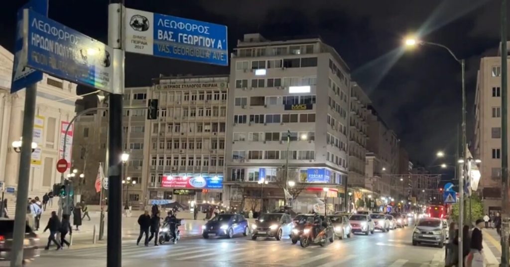 Πειραιάς: «Πετάχτηκε ξαφνικά μπροστά μου» υποστηρίζει ο οδηγός του λεωφορείου – Μάχη για τη ζωή του δίνει ο 17χρονος