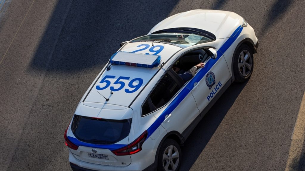 Ανήλικοι διέρρηξαν 12 αυτοκίνητα μέσα σε λίγες ώρες στη Θεσσαλονίκη, πριν τρεις μέρες είχαν ανοίξει άλλα 11