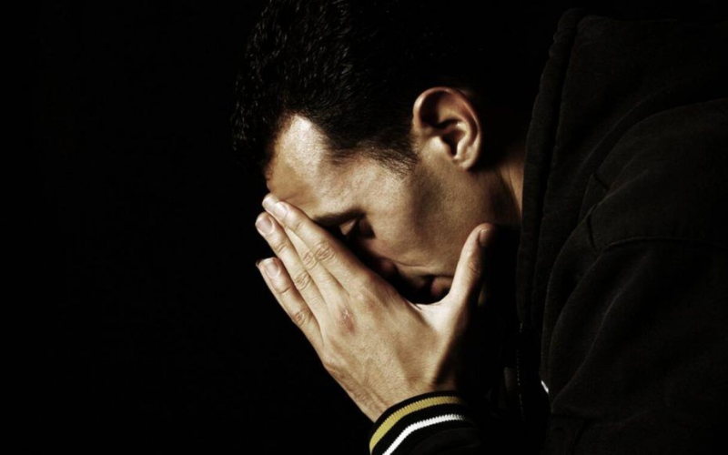 Αντιμετωπίζοντας την Κατάθλιψη στον Ανδρικό Πληθυσμό: Αναγνωρίζοντας τα Κύρια Συμπτώματα