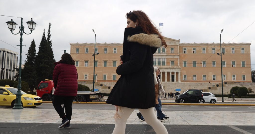 Καιρός σήμερα: Βροχές, καταιγίδες και 8 μποφόρ – Πού θα χιονίσει