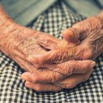 Eγγονός σκαρφάλωσε στον δεύτερο όροφο πολυκατοικίας κι έκλεψε 500 ευρώ από τη γιαγιά του