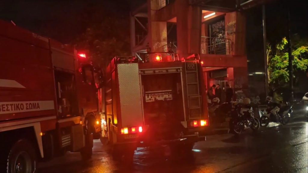Βαρυμπόμπη: Νεκρός ανασύρθηκε ο οδηγός οχήματος που ανατράπηκε και πήρε φωτιά