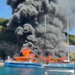 Συναγερμός στους Παξούς: Τουριστικά σκάφη τυλίχθηκαν στις φλόγες (ΒΙΝΤΕΟ)
