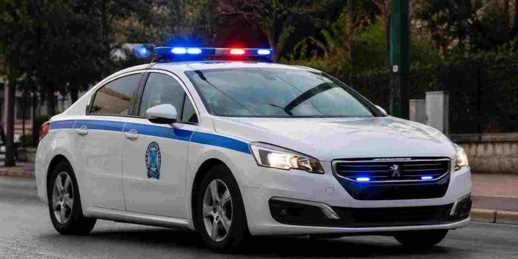 Ο 41χρονος αφαίρεσε τη ζωή της γυναίκας του ενώ στο διπλανό δωμάτιο ήταν τα ανήλικα παιδιά τους – Ομολόγησε το έγκλημα